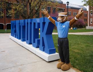Wildcat making the shape of a "Y" at the end of the word "Kentucky".